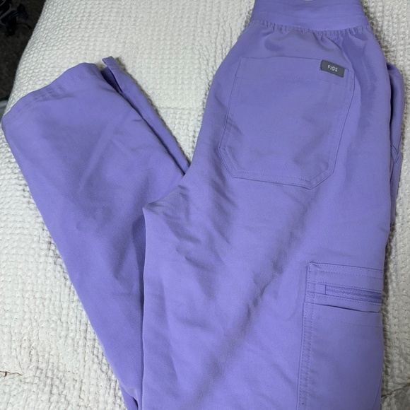 FIGS XS SET IN LAVENDER - Picture 6 of 6